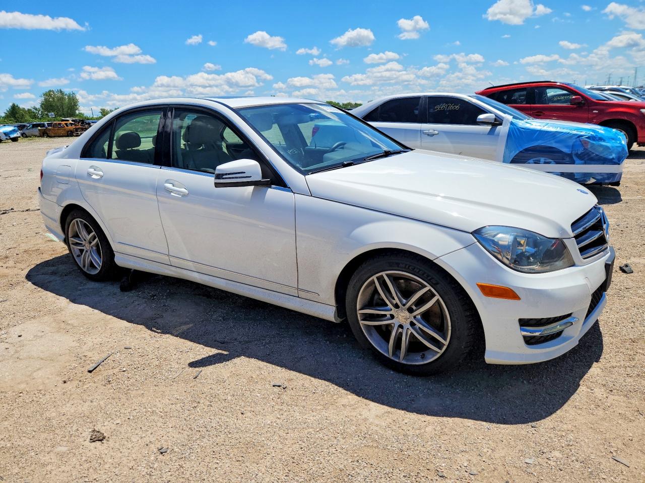 2014 Mercedes-benz C 300 4matic White vin: WDDGF8AB1EA938429