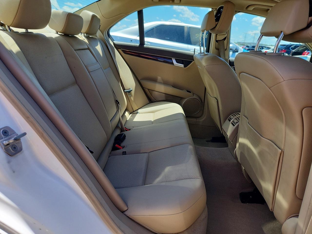 2014 Mercedes-benz C 300 4matic White vin: WDDGF8AB1EA938429