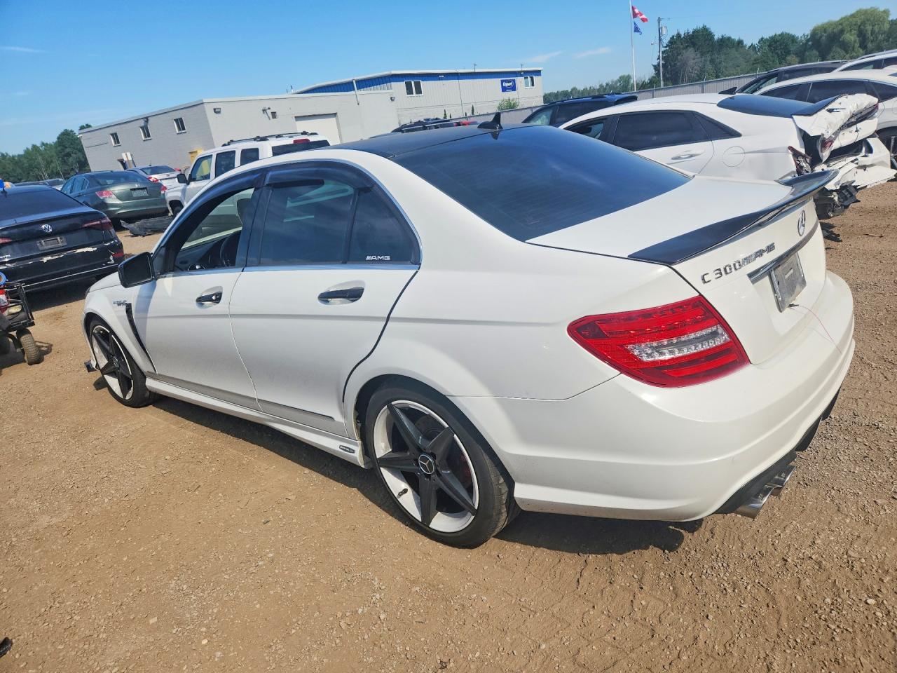 2014 Mercedes-benz 300 C White vin: WDDGF8AB1EG206606