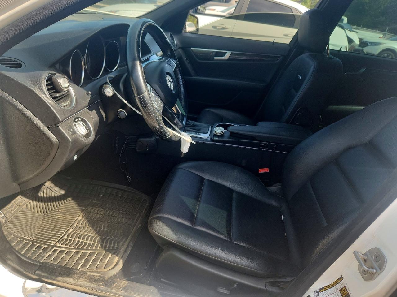 2014 Mercedes-benz 300 C White vin: WDDGF8AB1EG206606