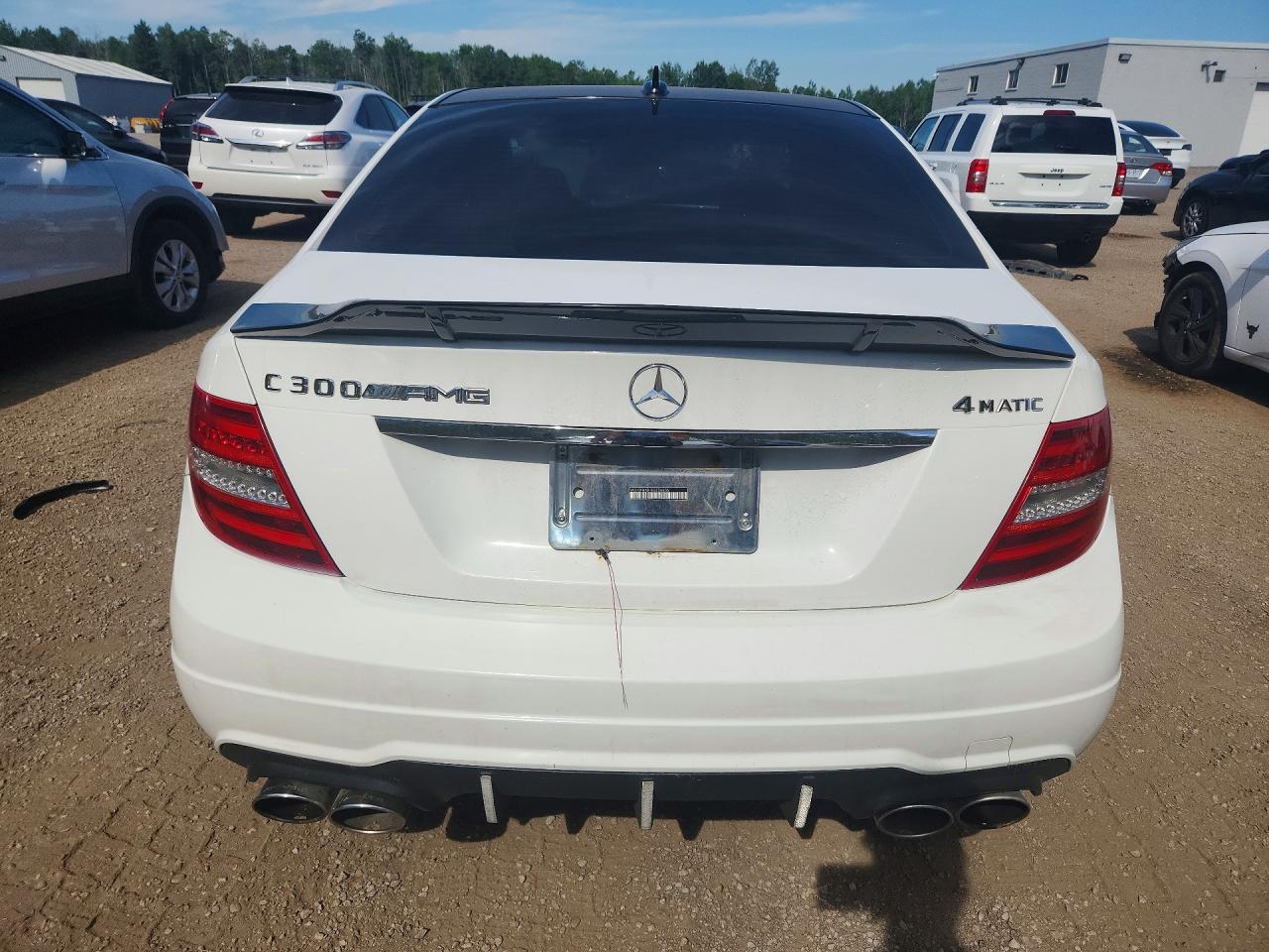 2014 Mercedes-benz 300 C White vin: WDDGF8AB1EG206606