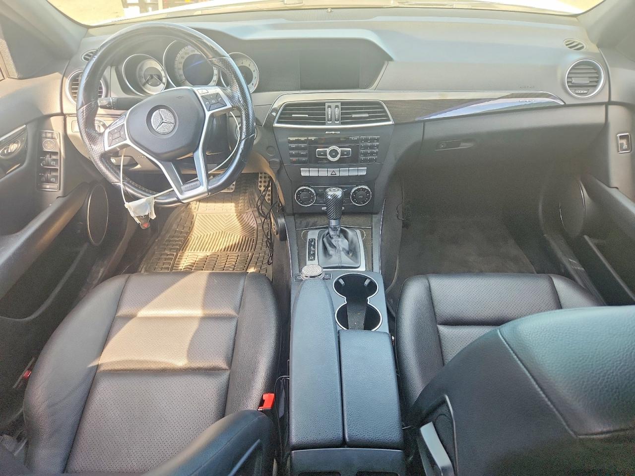 2014 Mercedes-benz 300 C White vin: WDDGF8AB1EG206606