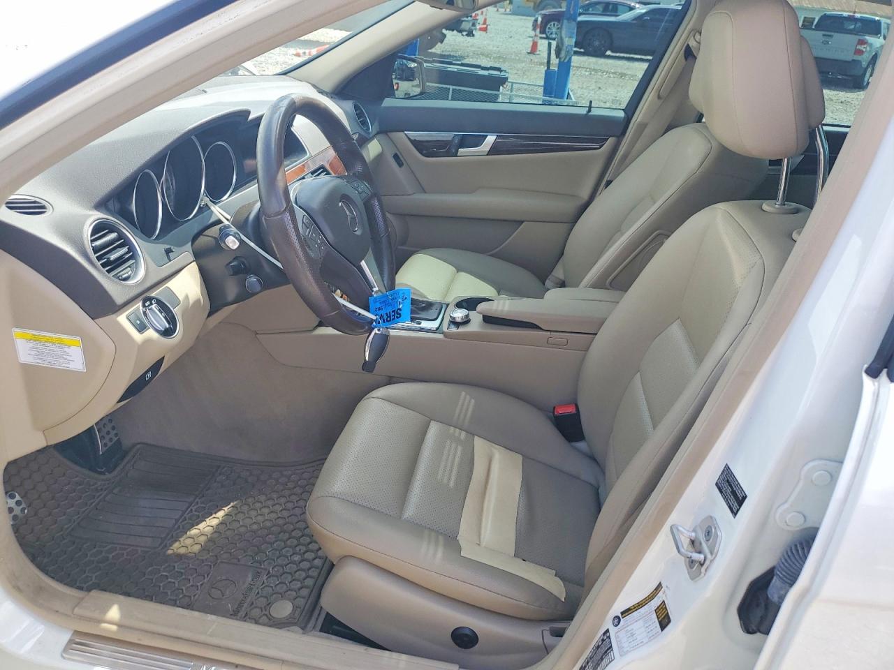 2014 Mercedes-benz C 300 4matic White vin: WDDGF8AB1EG236740