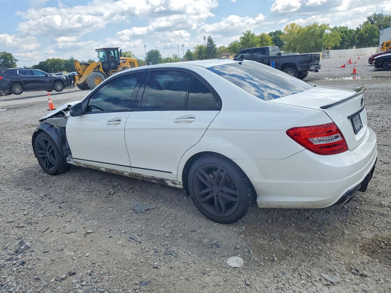 2014 Mercedes-benz C 300 4matic White vin: WDDGF8AB1EG236740