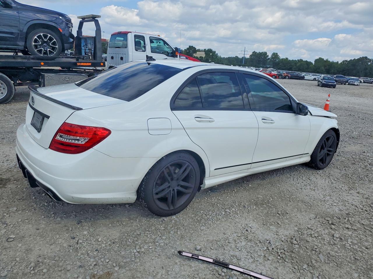 2014 Mercedes-benz C 300 4matic White vin: WDDGF8AB1EG236740