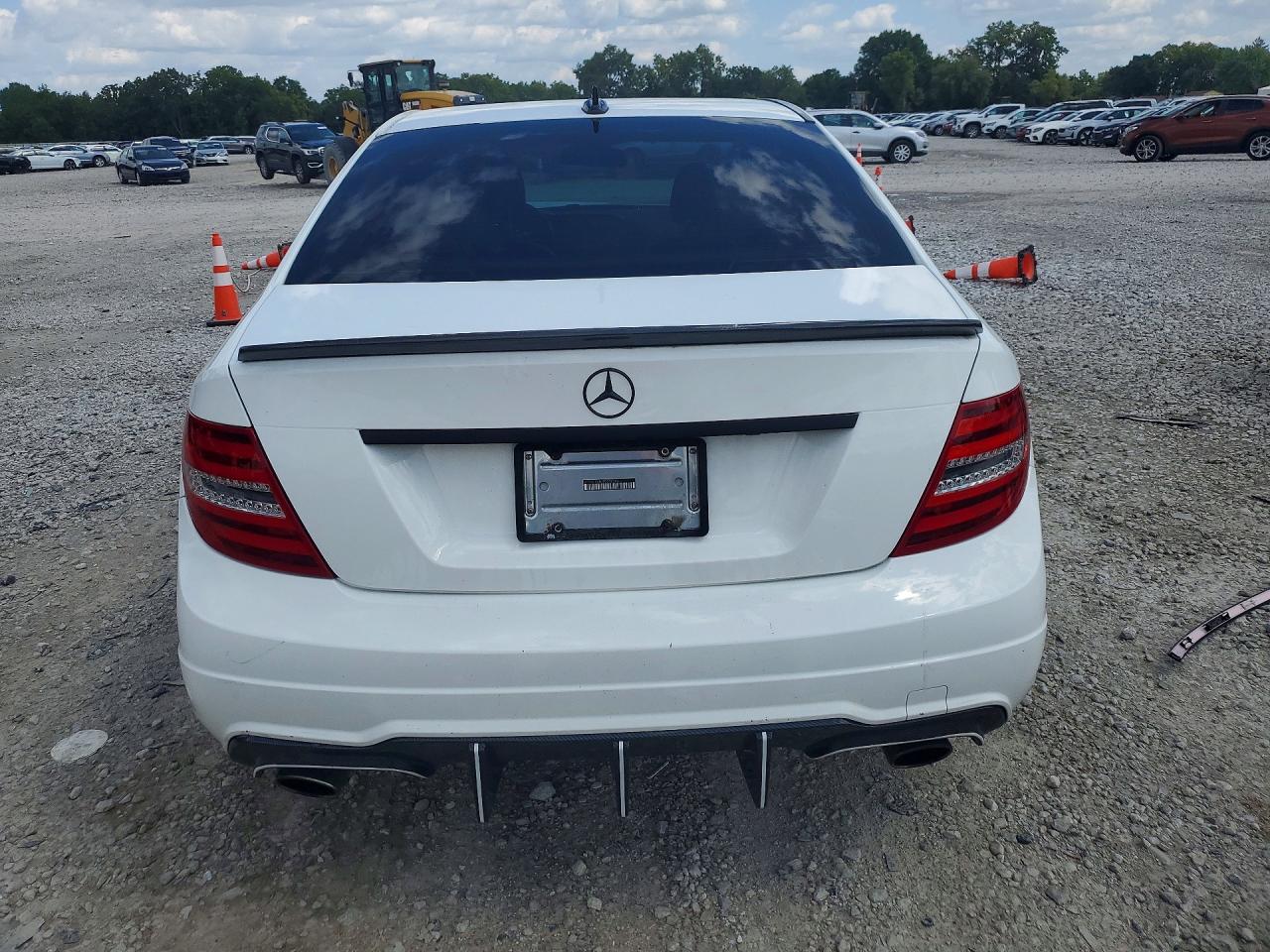 2014 Mercedes-benz C 300 4matic White vin: WDDGF8AB1EG236740