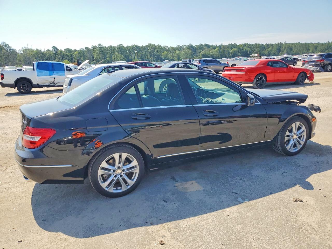2014 Mercedes-benz C 300 4matic Черный vin: WDDGF8AB1EG254445