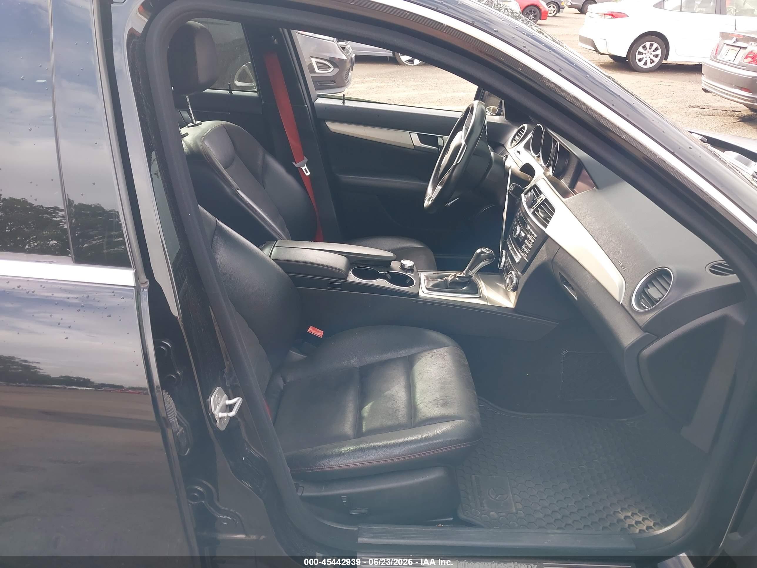 2014 Mercedes-benz C 300 Sport 4matic Черный vin: WDDGF8AB1ER307701