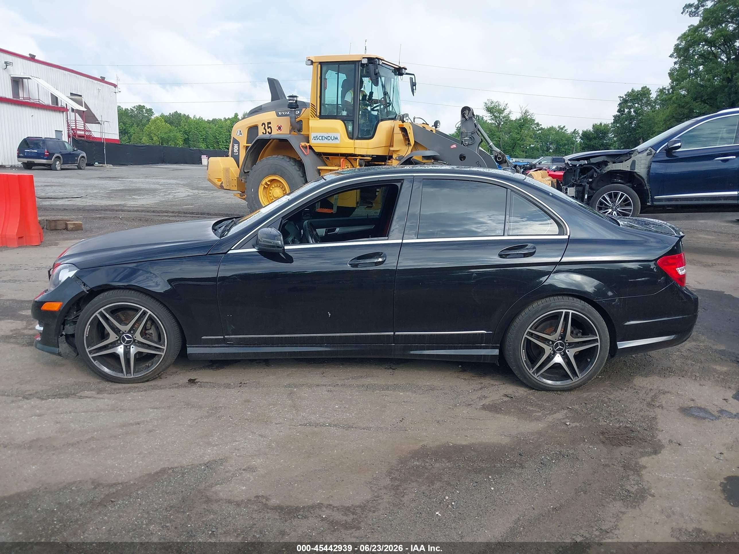 2014 Mercedes-benz C 300 Sport 4matic Черный vin: WDDGF8AB1ER307701