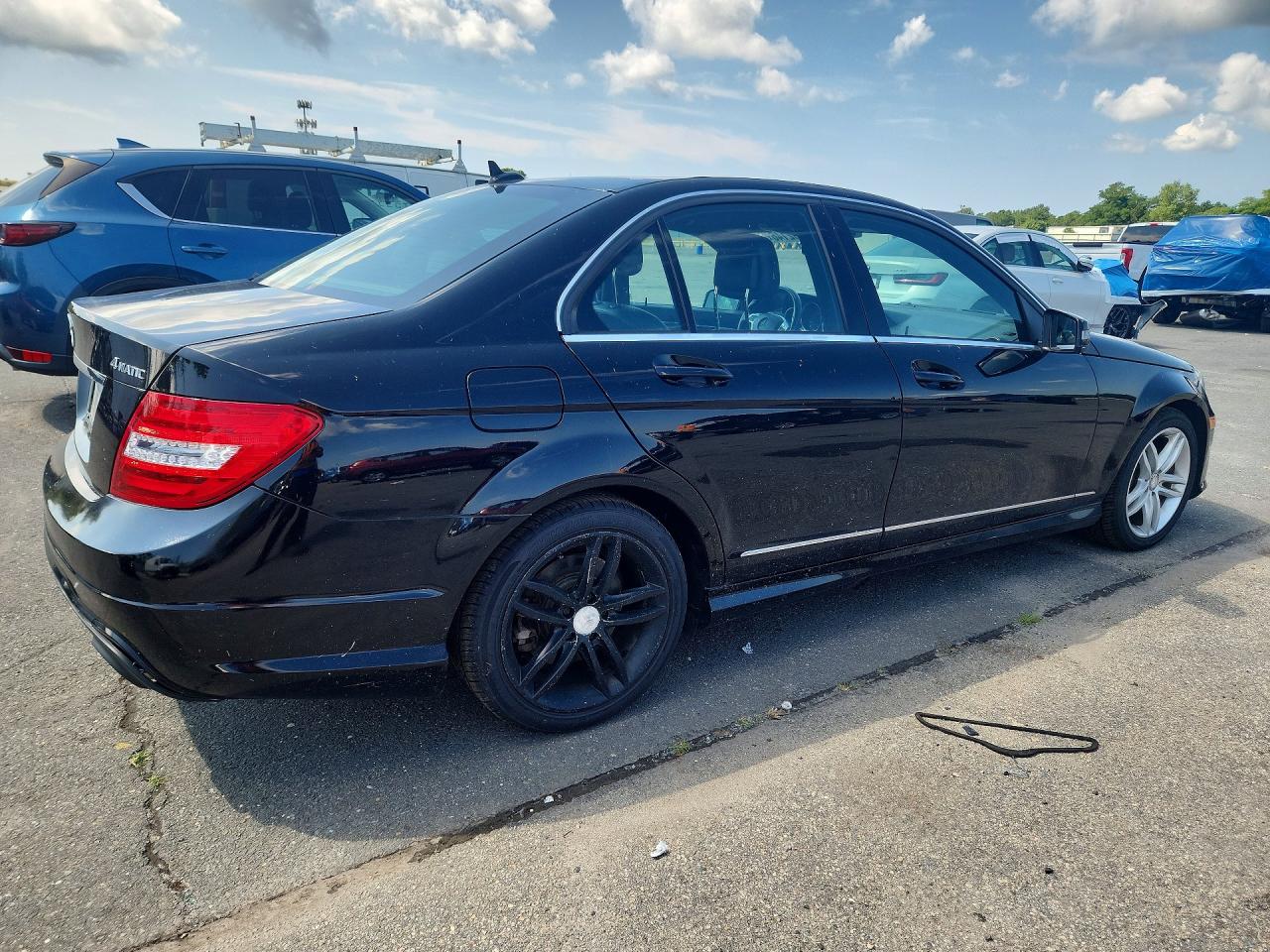 2013 Mercedes-benz C 300 4matic Black vin: WDDGF8AB2DA837589