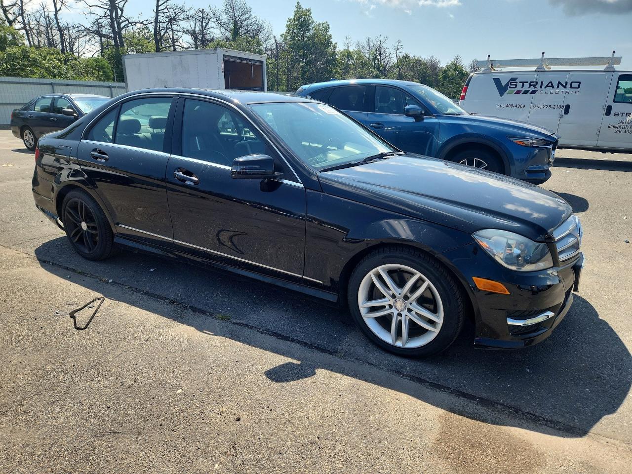 2013 Mercedes-benz C 300 4matic Black vin: WDDGF8AB2DA837589
