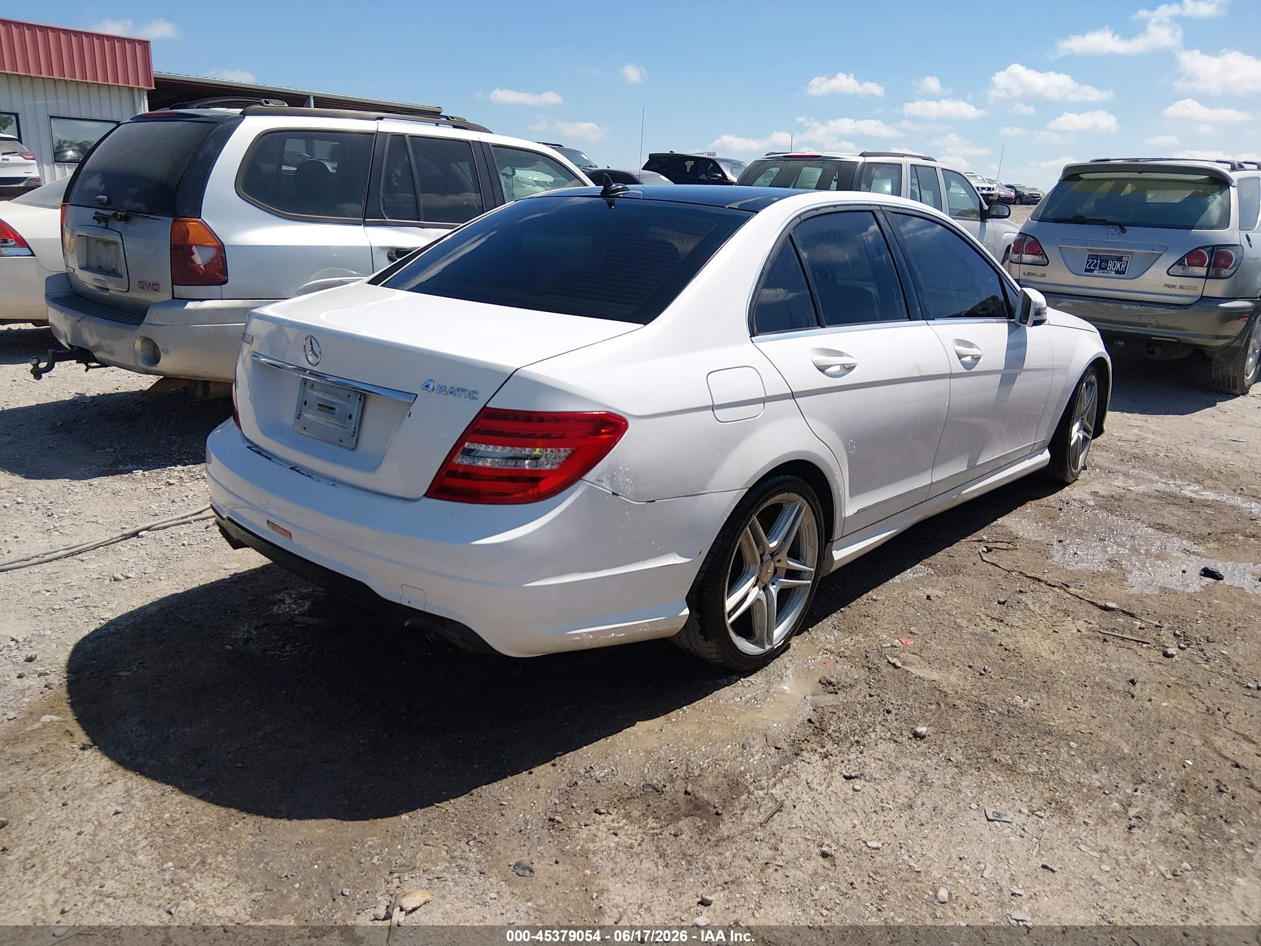 2013 Mercedes-benz C 300 Sport 4matic White vin: WDDGF8AB2DG070873