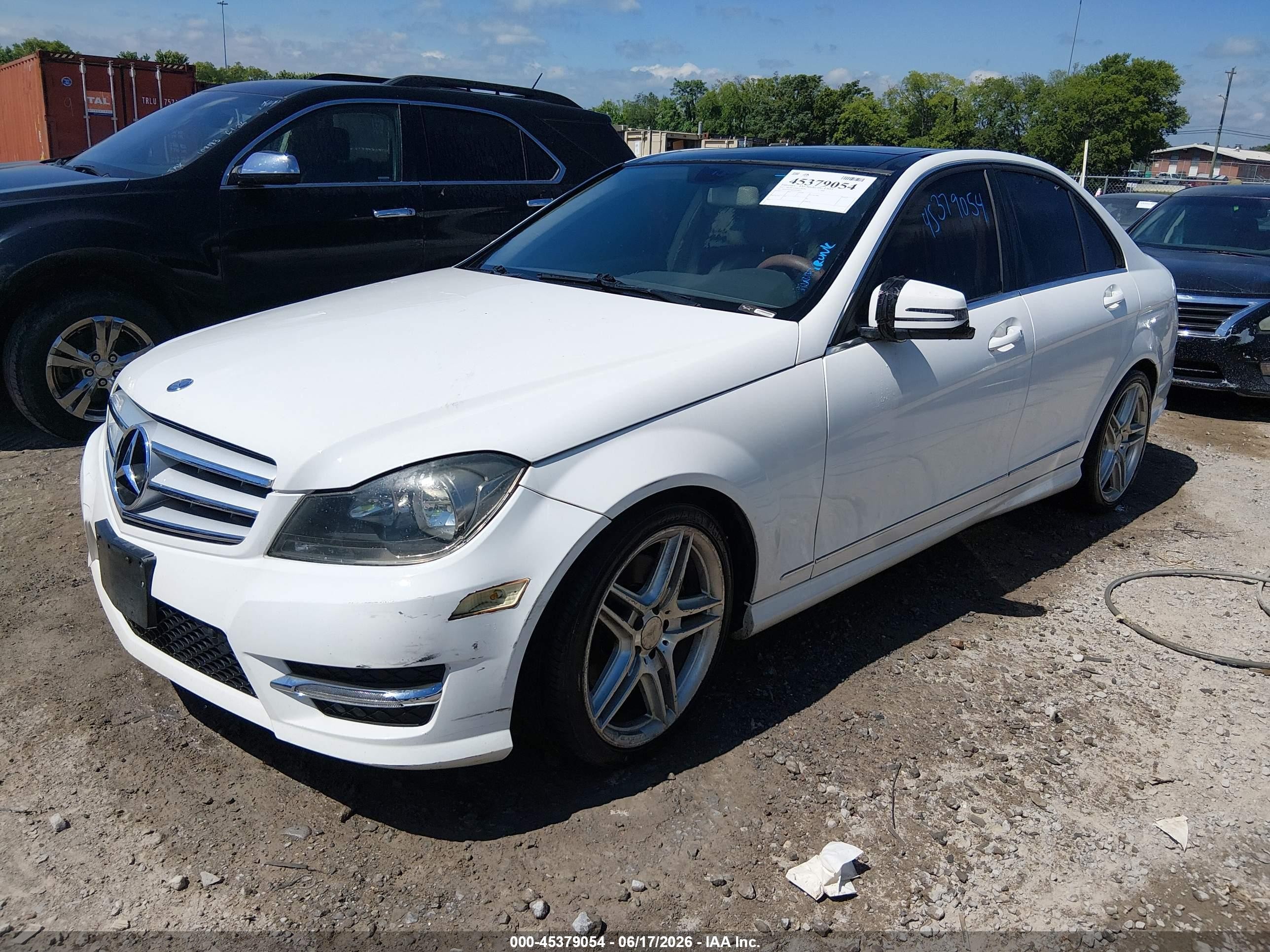 2013 Mercedes-benz C 300 Sport 4matic White vin: WDDGF8AB2DG070873