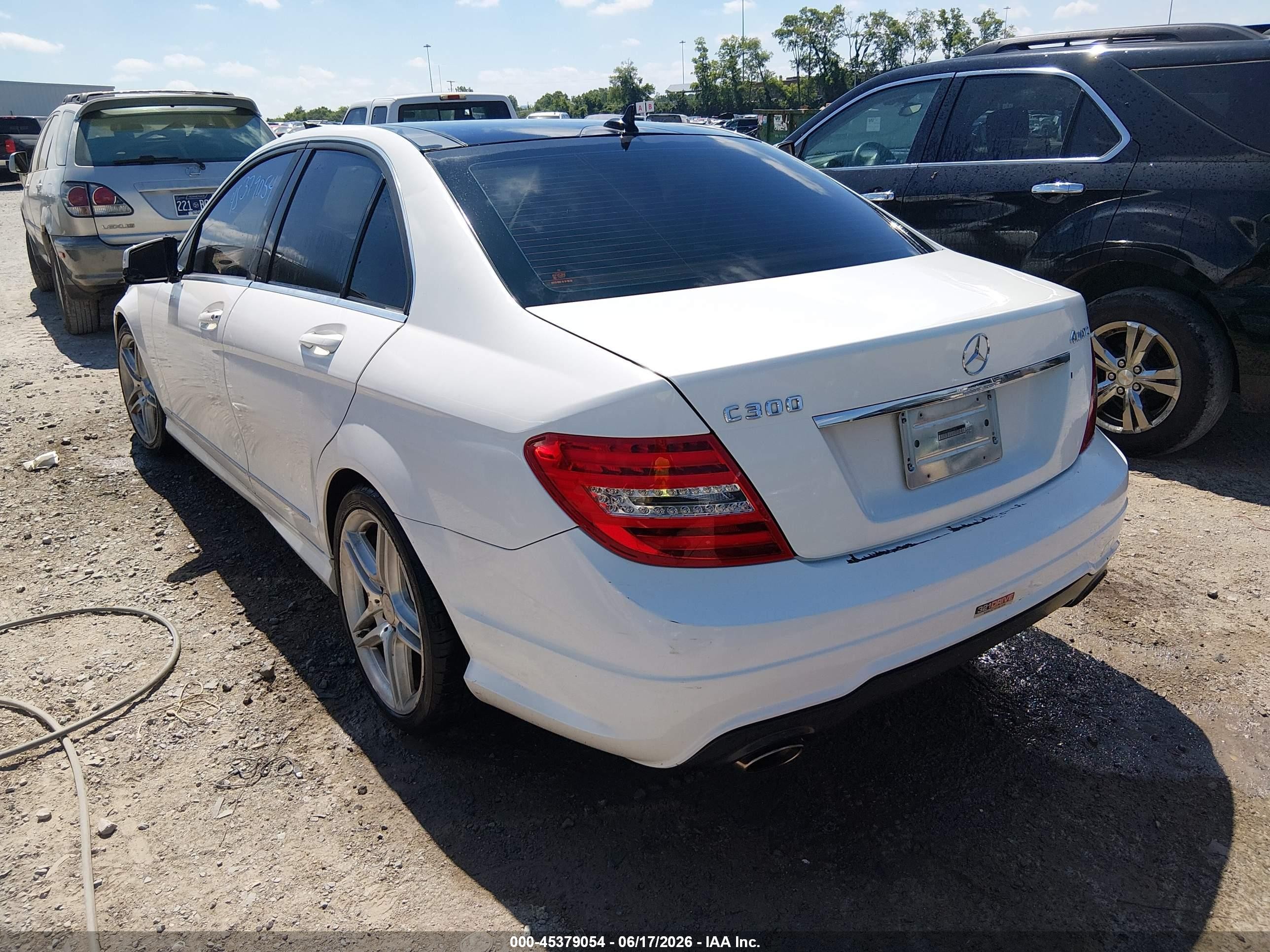 2013 Mercedes-benz C 300 Sport 4matic White vin: WDDGF8AB2DG070873