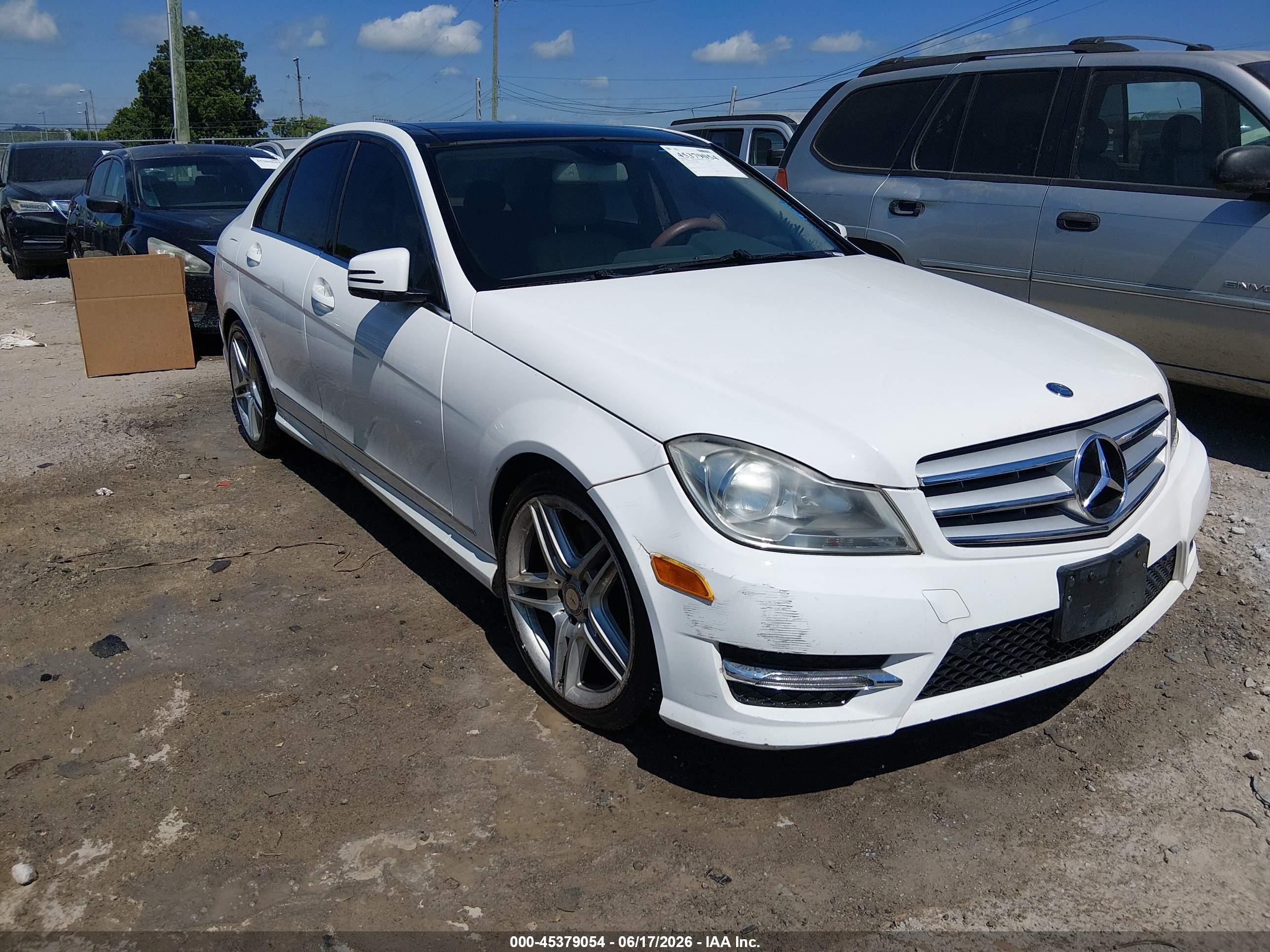 2013 Mercedes-benz C 300 Sport 4matic White vin: WDDGF8AB2DG070873