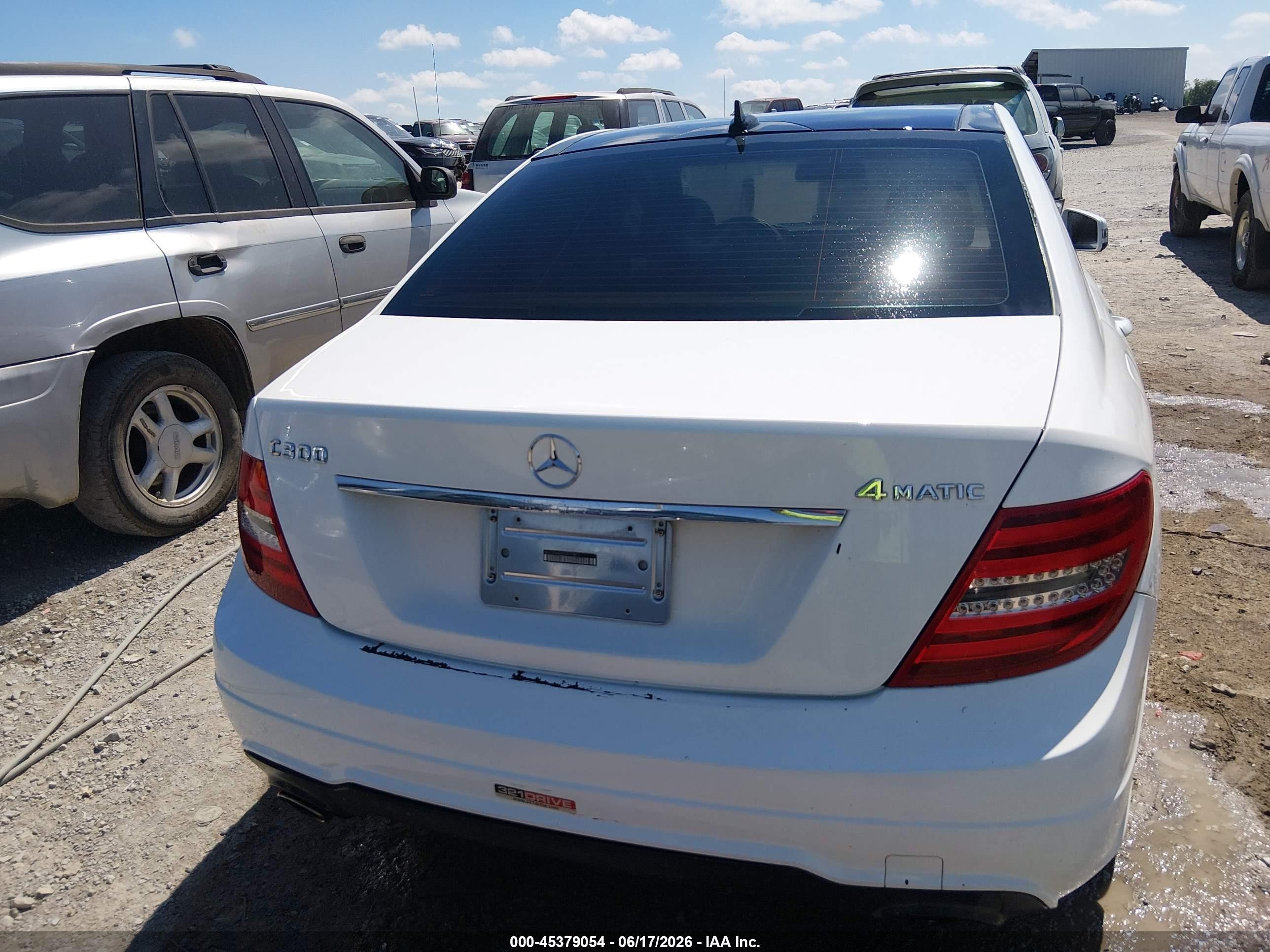 2013 Mercedes-benz C 300 Sport 4matic White vin: WDDGF8AB2DG070873