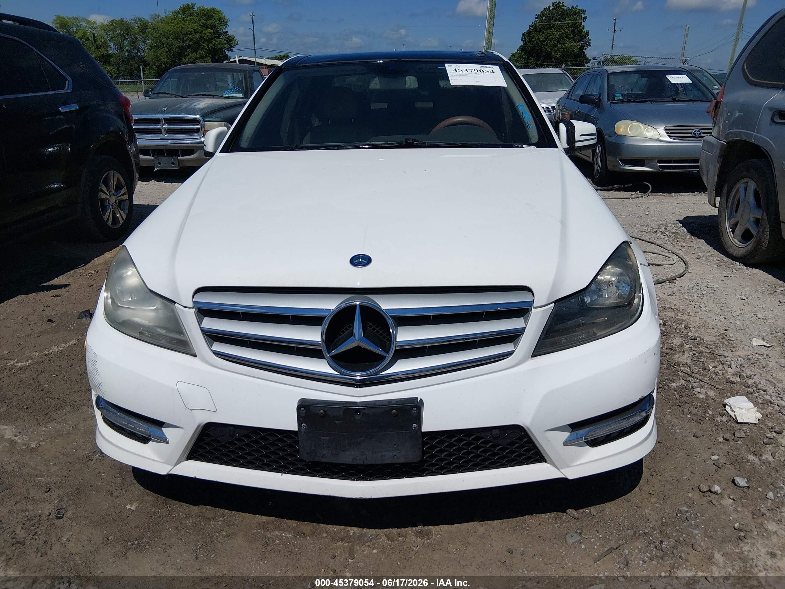 2013 Mercedes-benz C 300 Sport 4matic White vin: WDDGF8AB2DG070873