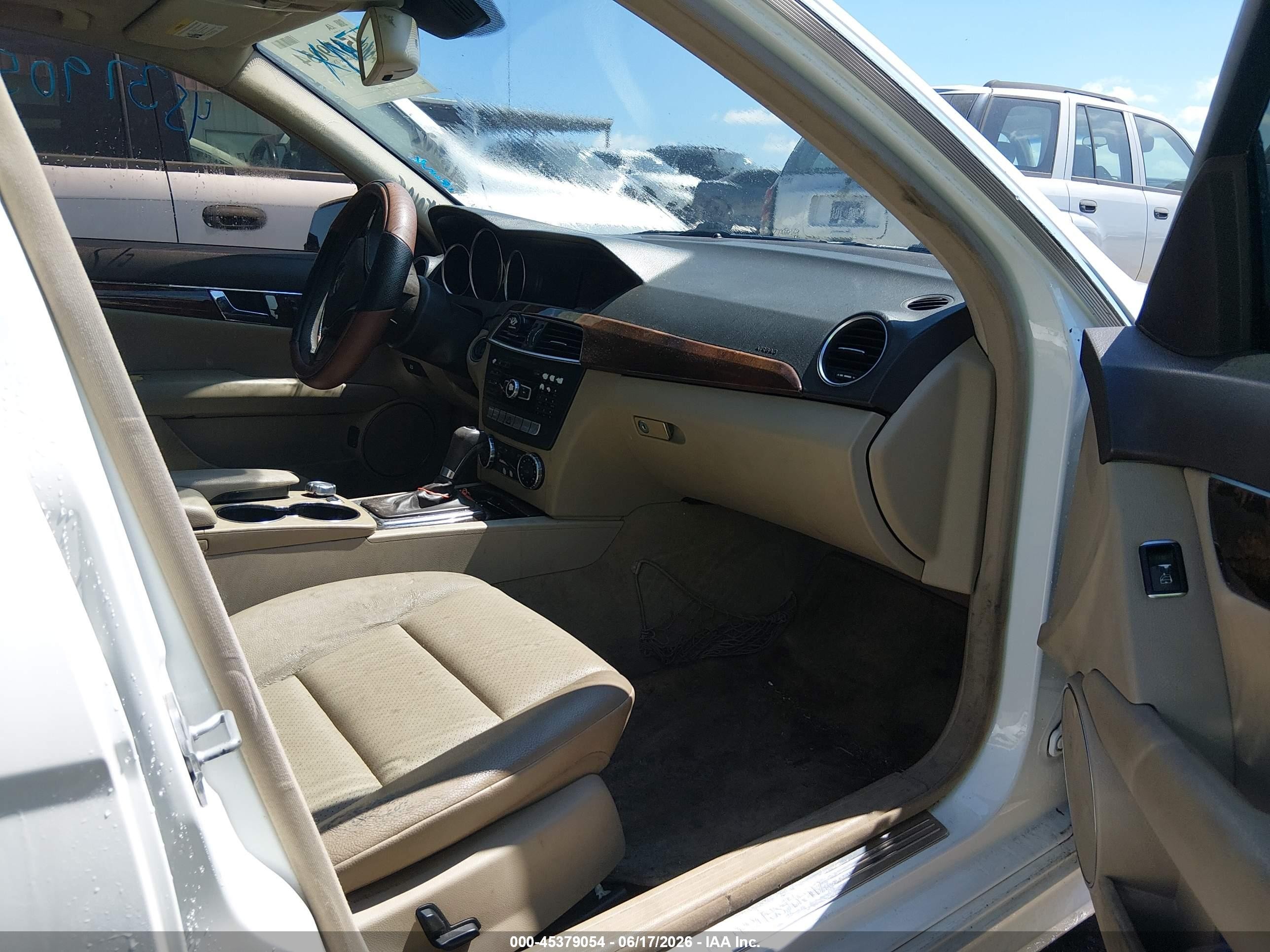 2013 Mercedes-benz C 300 Sport 4matic White vin: WDDGF8AB2DG070873
