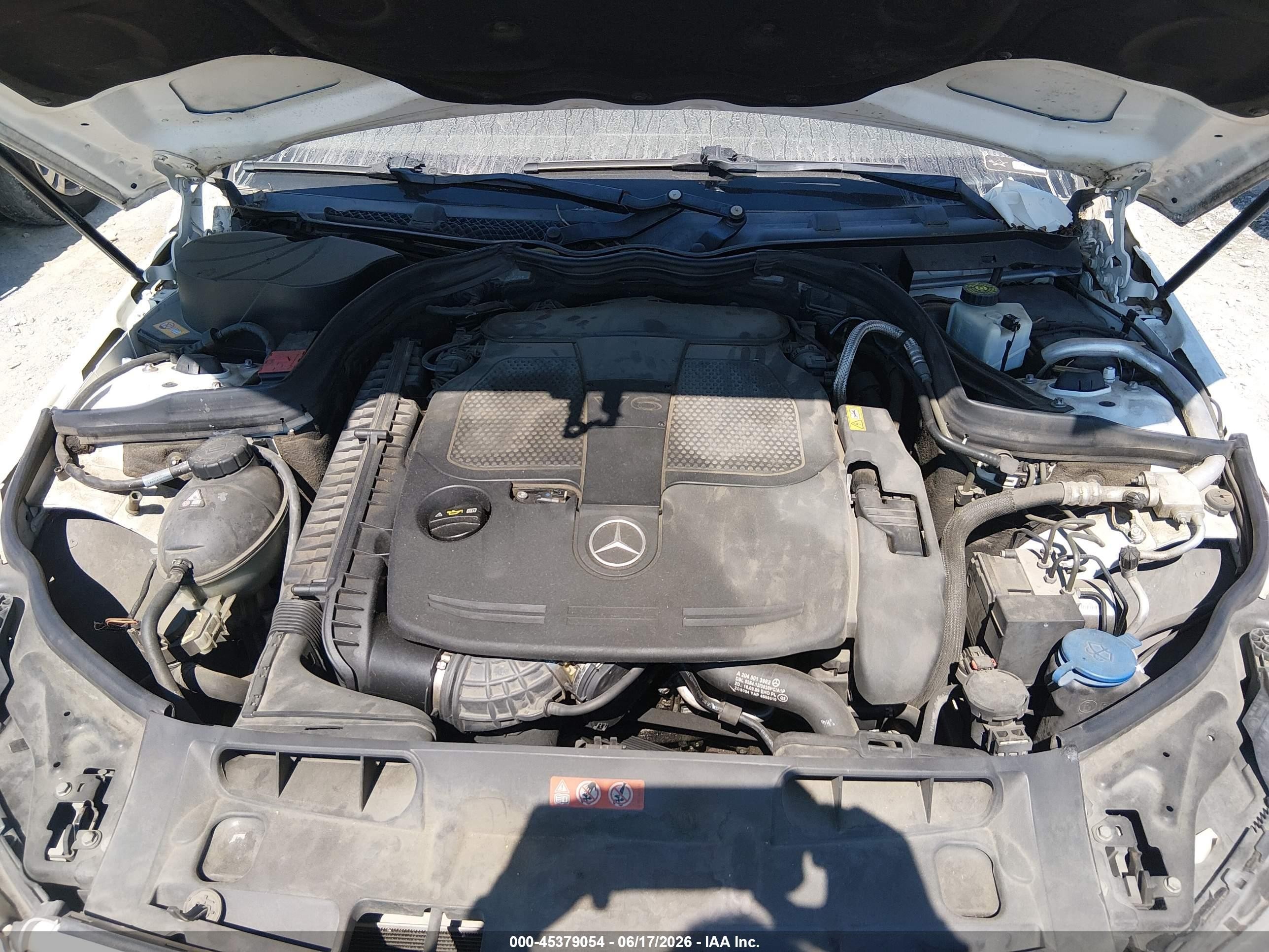2013 Mercedes-benz C 300 Sport 4matic White vin: WDDGF8AB2DG070873