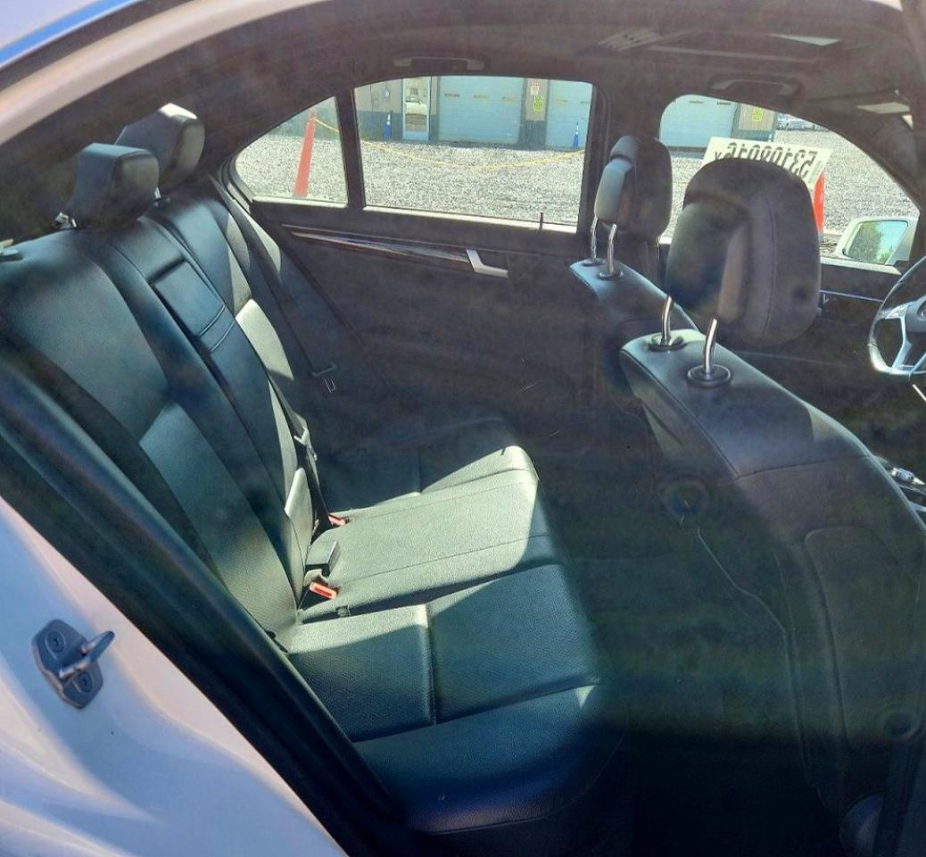2013 Mercedes-benz C 300 4matic White vin: WDDGF8AB2DG081839