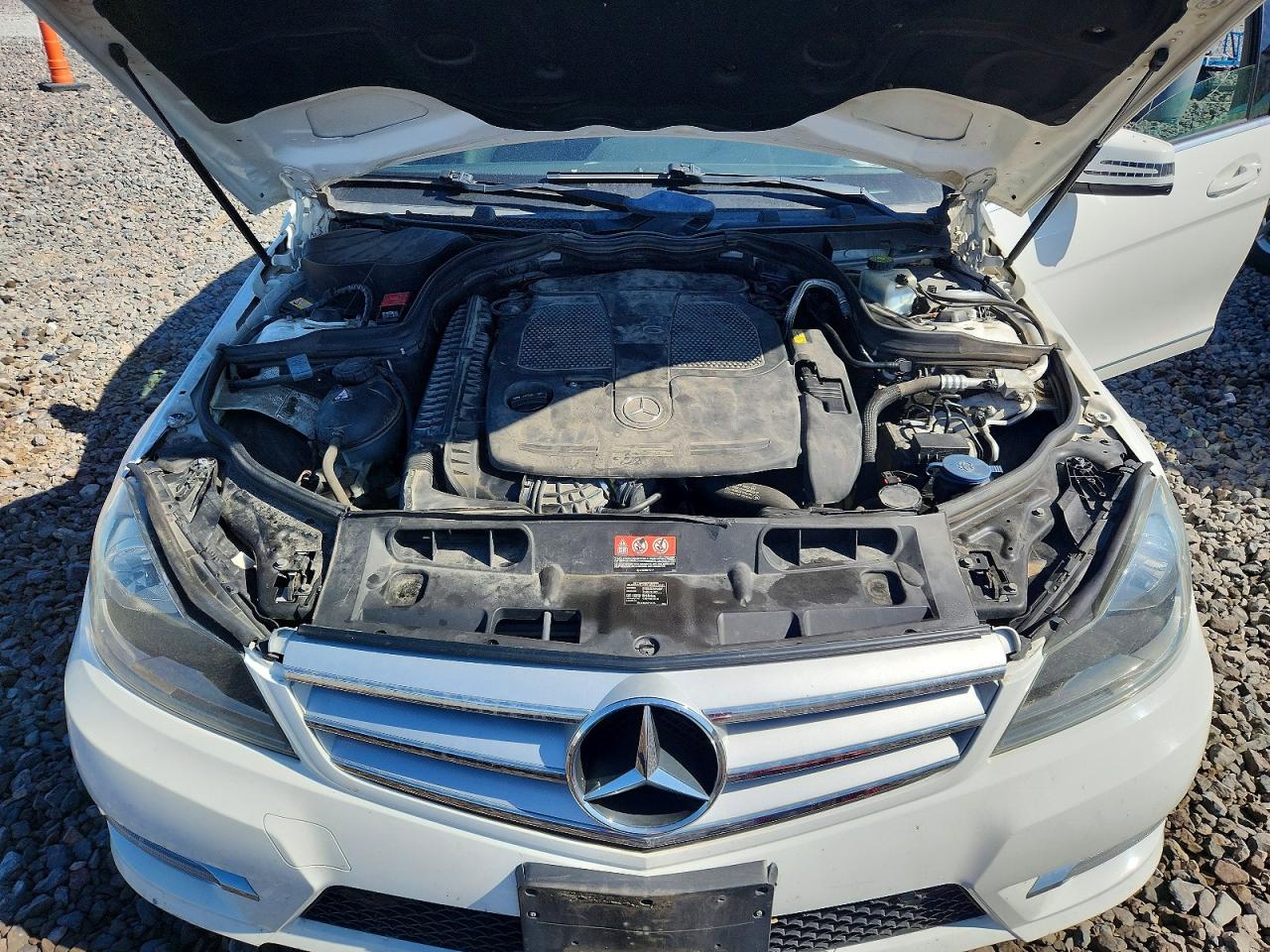 2013 Mercedes-benz C 300 4matic White vin: WDDGF8AB2DG081839