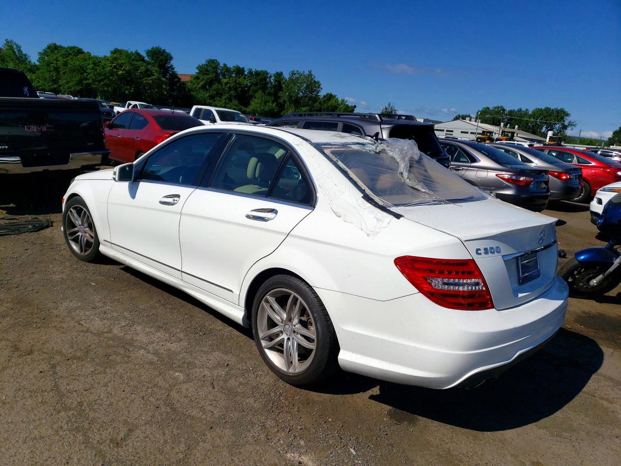 2013 Mercedes-benz C 300 4matic White vin: WDDGF8AB2DG136581