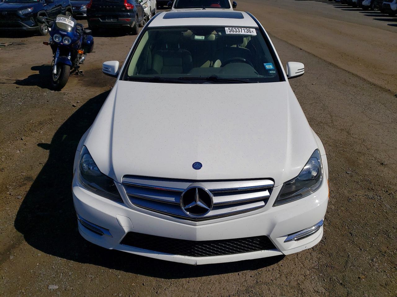 2013 Mercedes-benz C 300 4matic White vin: WDDGF8AB2DG136581