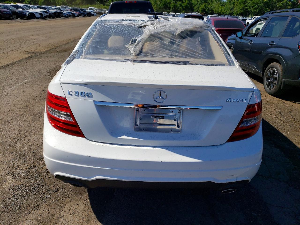 2013 Mercedes-benz C 300 4matic White vin: WDDGF8AB2DG136581