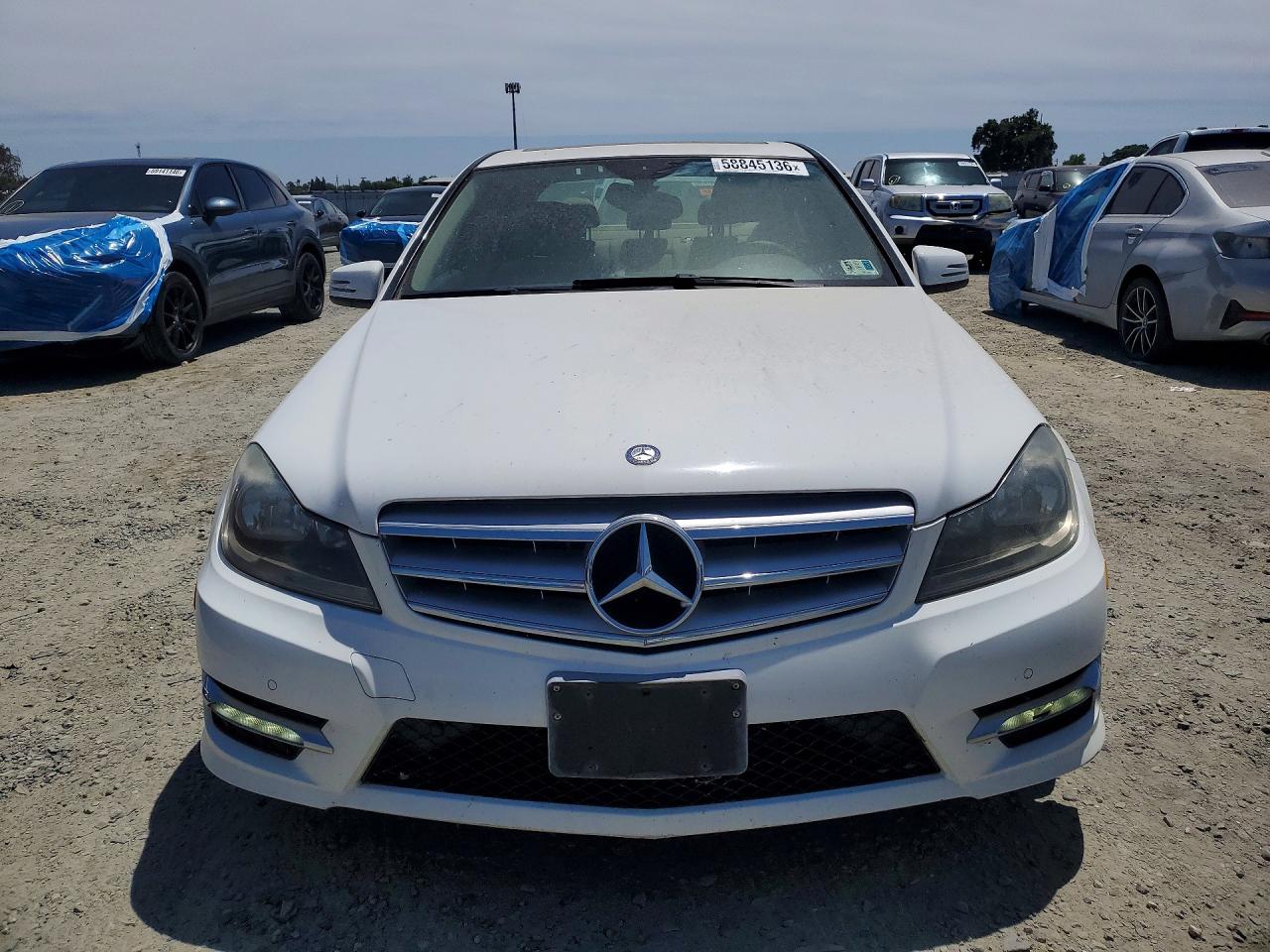 2013 Mercedes-benz C 300 4matic White vin: WDDGF8AB2DG147922