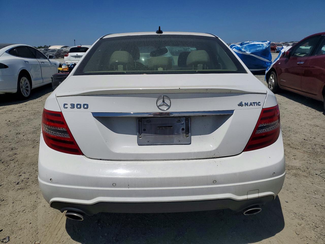 2013 Mercedes-benz C 300 4matic White vin: WDDGF8AB2DG147922