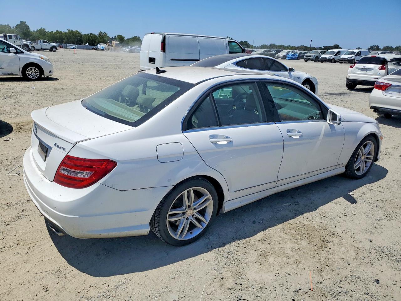 2013 Mercedes-benz C 300 4matic White vin: WDDGF8AB2DG147922