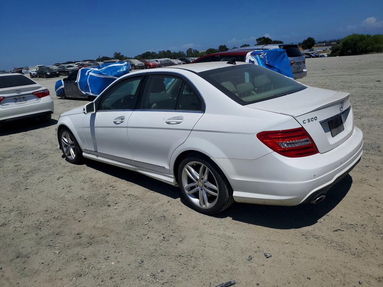 2013 Mercedes-benz C 300 4matic White vin: WDDGF8AB2DG147922