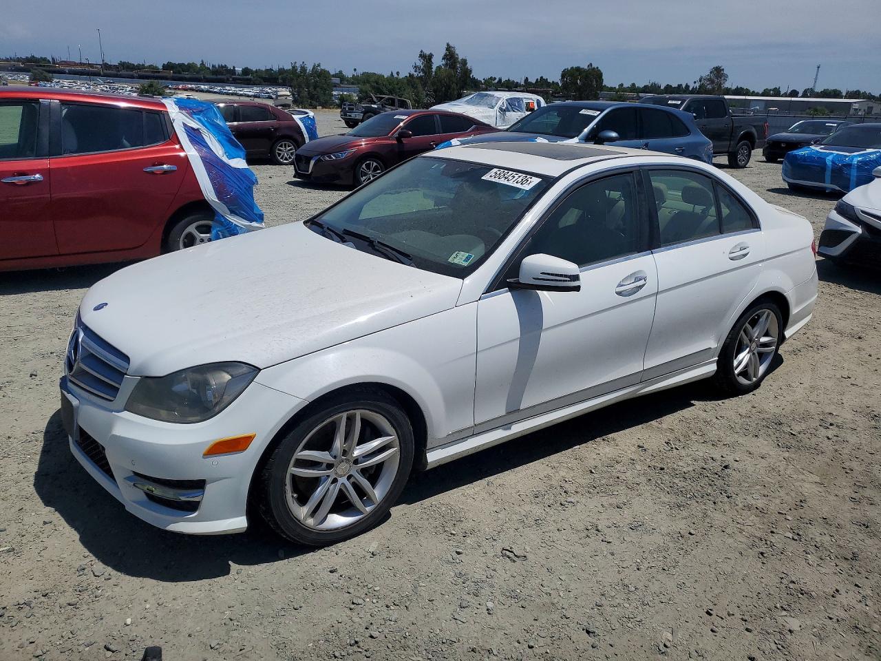 2013 Mercedes-benz C 300 4matic White vin: WDDGF8AB2DG147922