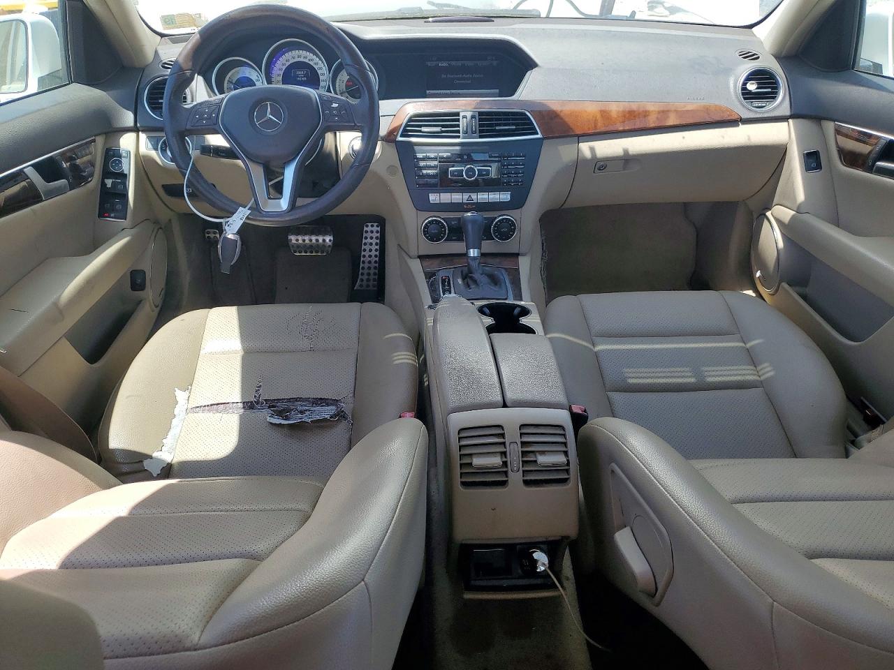 2013 Mercedes-benz C 300 4matic White vin: WDDGF8AB2DG147922