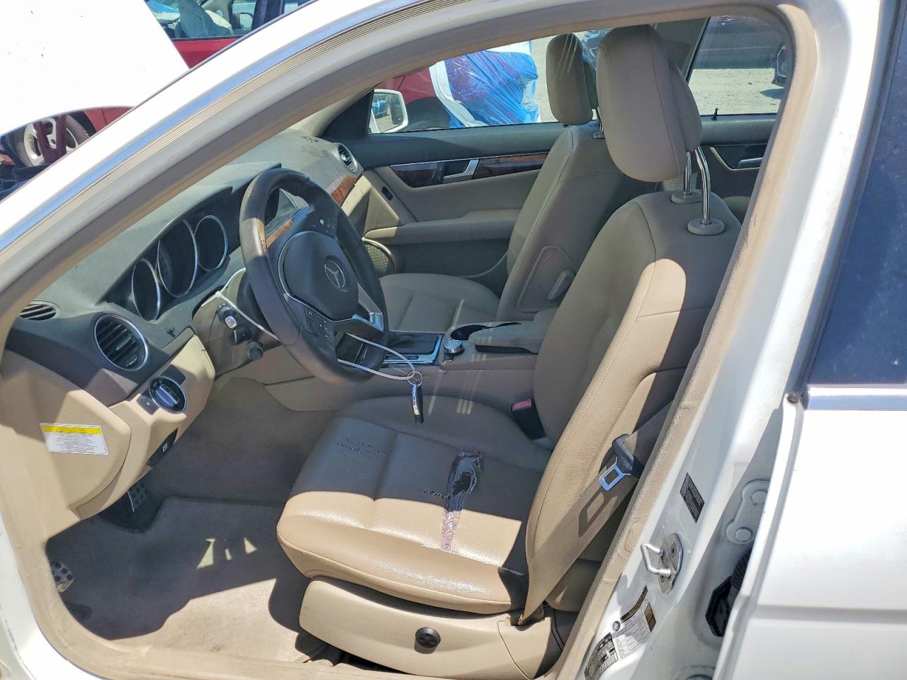 2013 Mercedes-benz C 300 4matic White vin: WDDGF8AB2DG147922