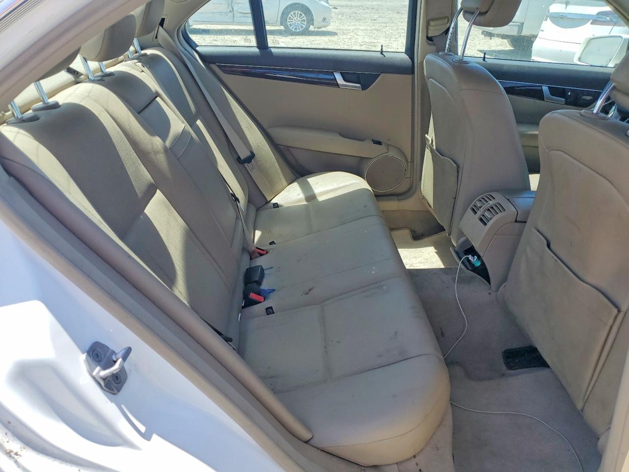 2013 Mercedes-benz C 300 4matic White vin: WDDGF8AB2DG147922