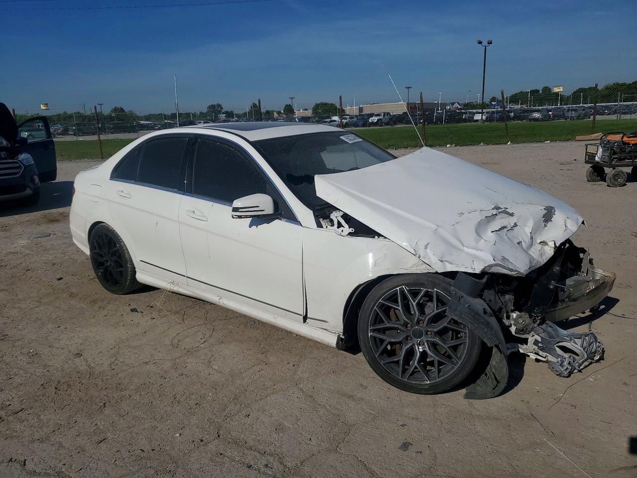 2013 Mercedes-benz C 300 4matic White vin: WDDGF8AB2DR242212