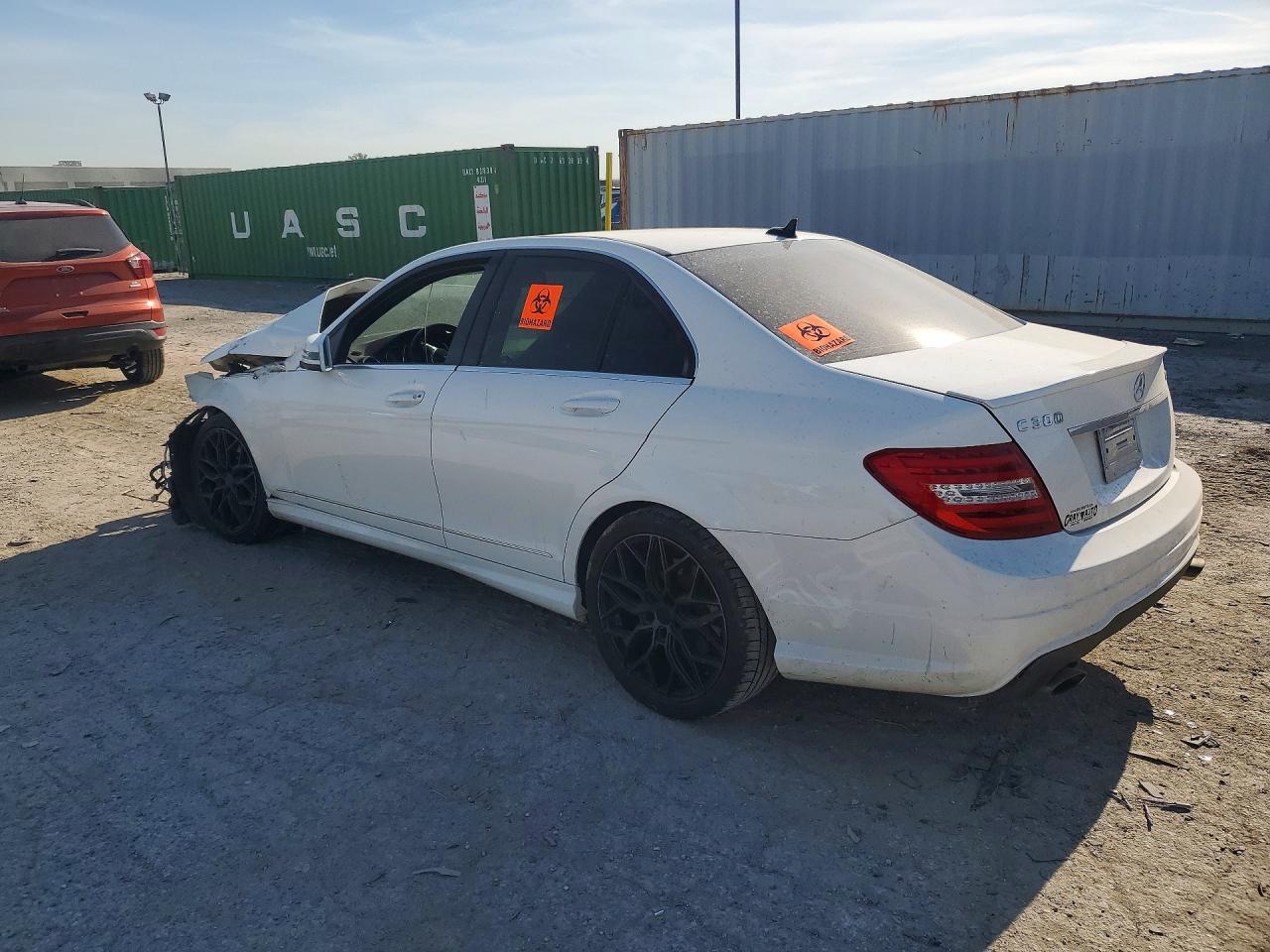 2013 Mercedes-benz C 300 4matic White vin: WDDGF8AB2DR242212