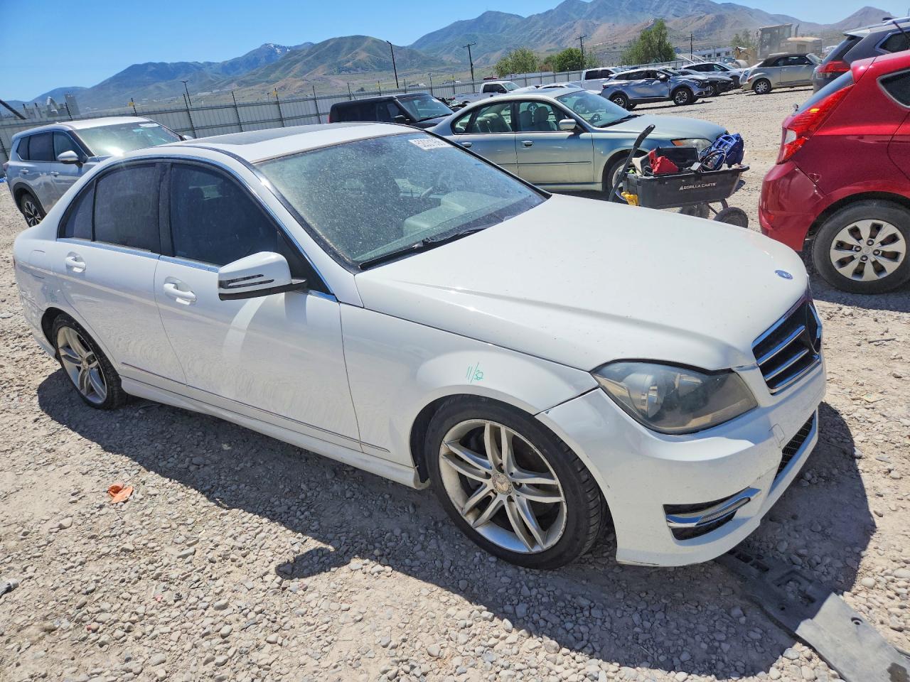 2013 Mercedes-benz C 300 4matic Белый vin: WDDGF8AB2DR242615