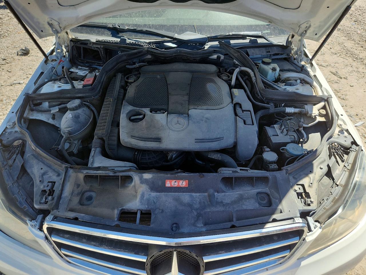 2013 Mercedes-benz C 300 4matic Белый vin: WDDGF8AB2DR242615