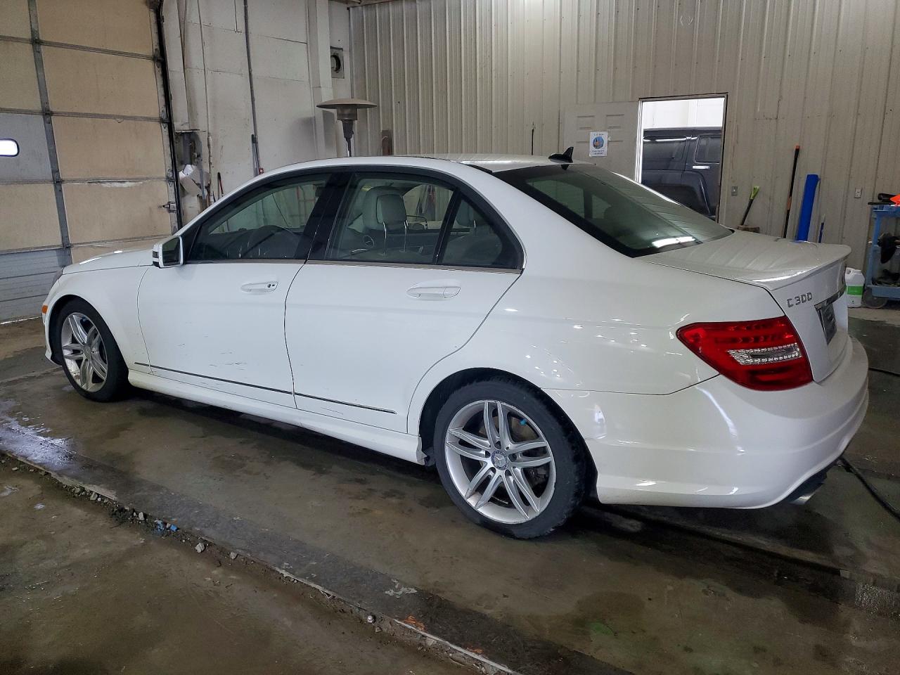 2013 Mercedes-benz C 300 4matic White vin: WDDGF8AB2DR262699