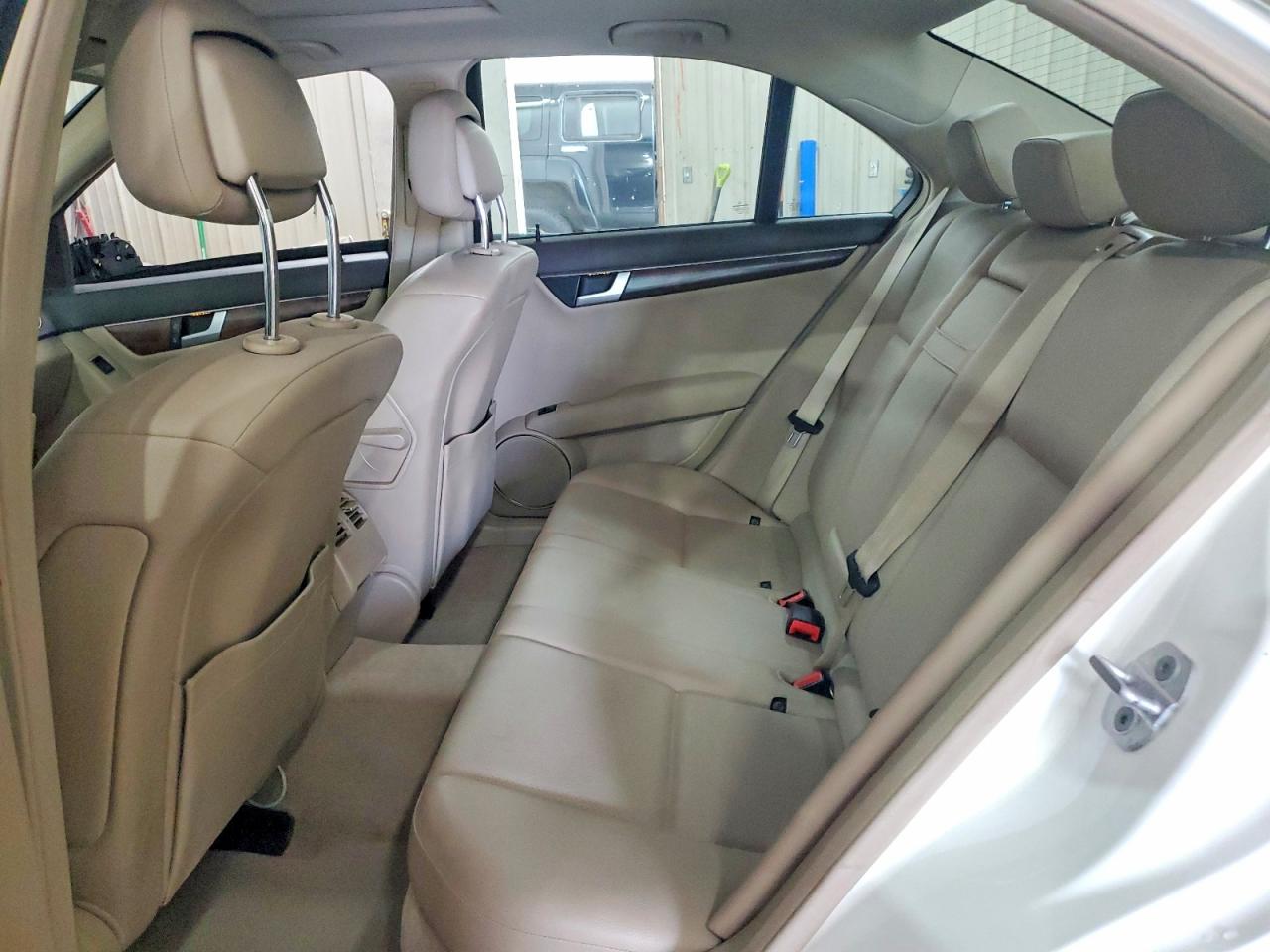 2013 Mercedes-benz C 300 4matic White vin: WDDGF8AB2DR262699