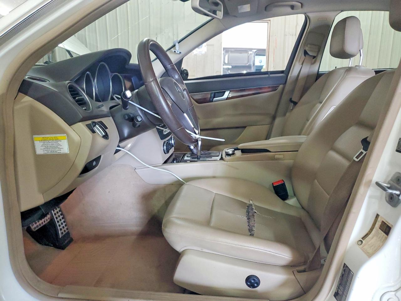 2013 Mercedes-benz C 300 4matic White vin: WDDGF8AB2DR262699