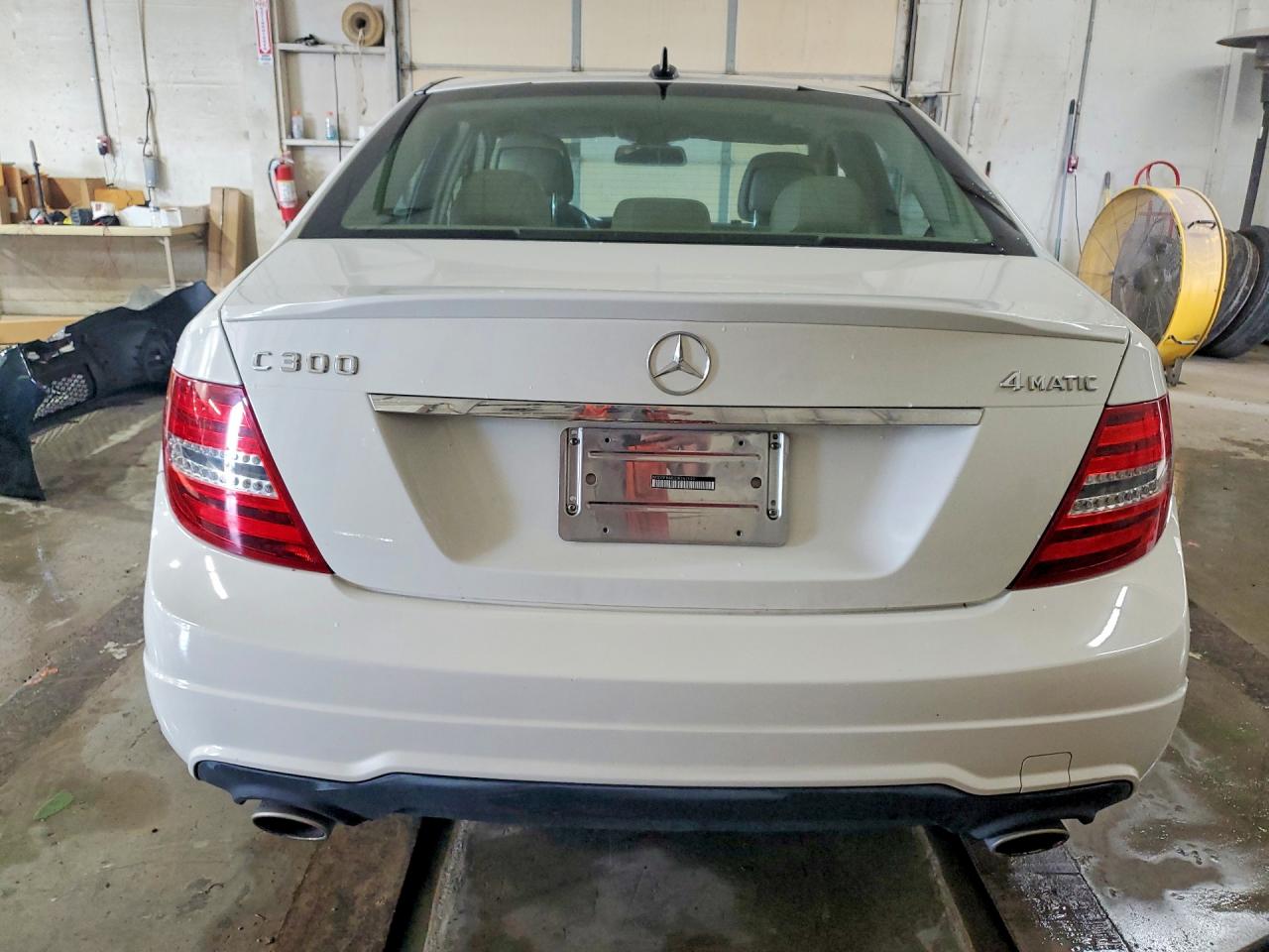 2013 Mercedes-benz C 300 4matic White vin: WDDGF8AB2DR262699