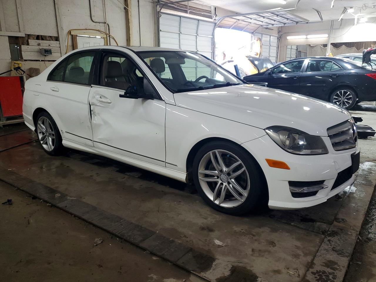 2013 Mercedes-benz C 300 4matic White vin: WDDGF8AB2DR262699