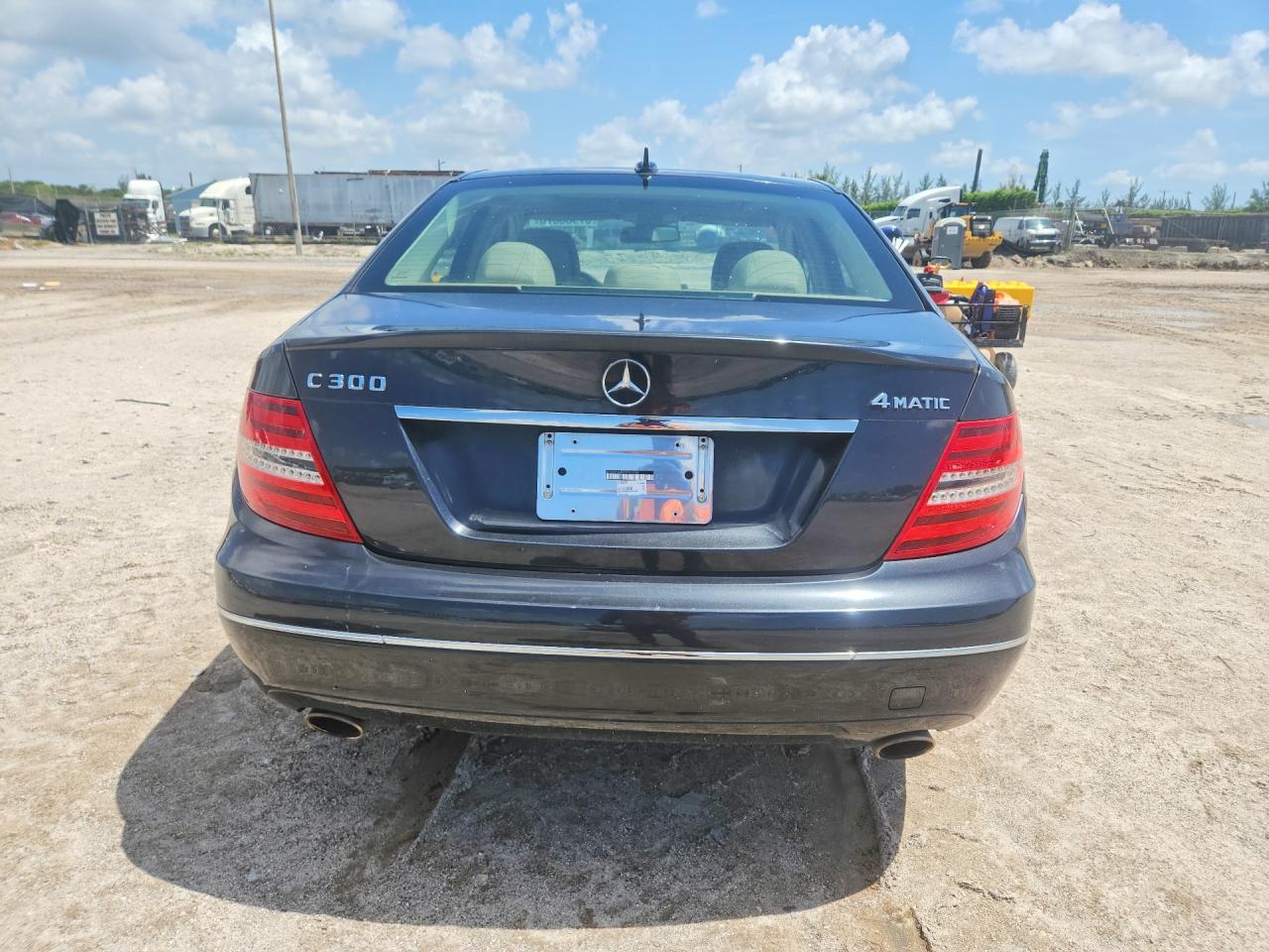 2013 Mercedes-benz C 300 4matic Black vin: WDDGF8AB2DR263285