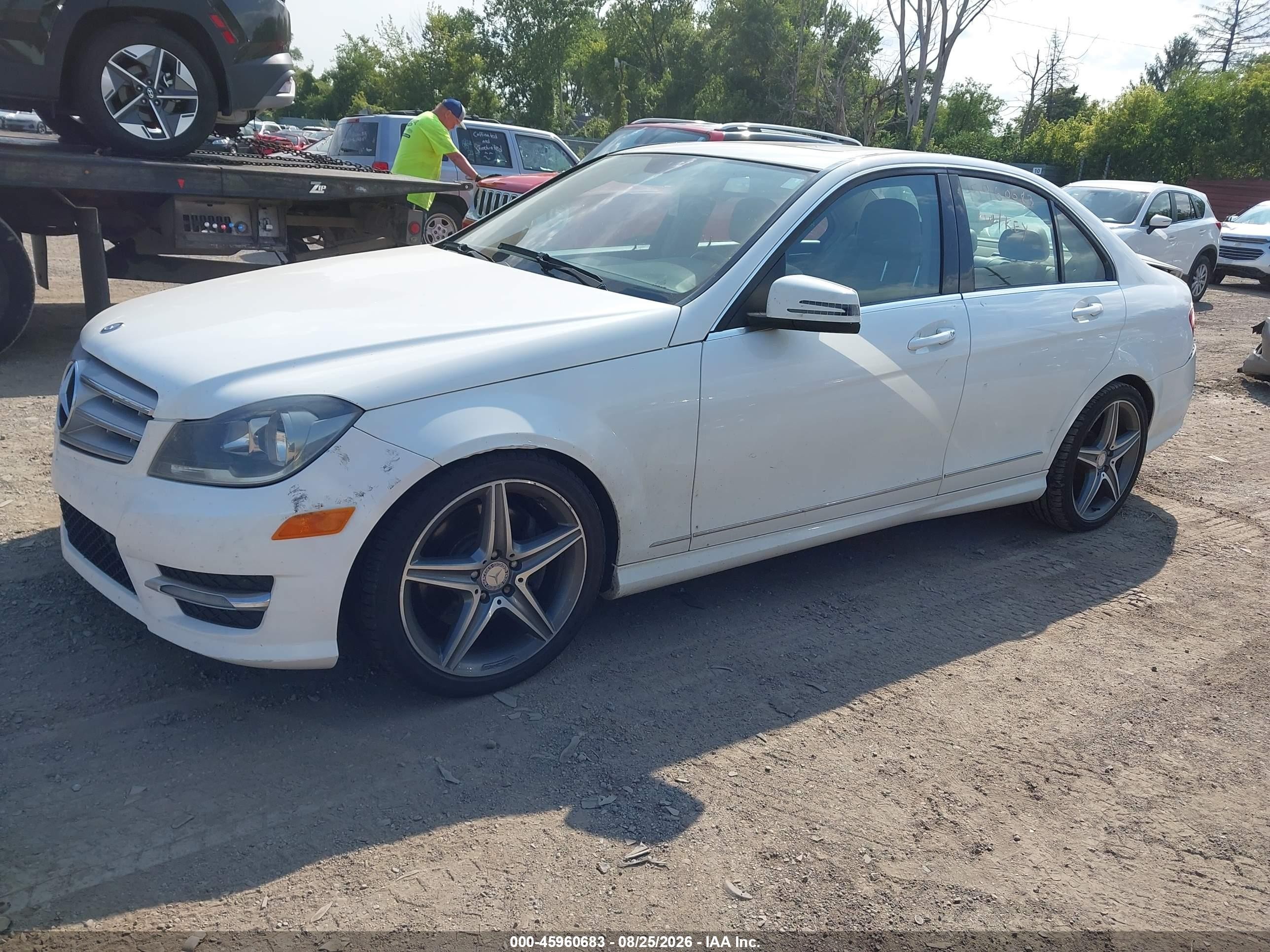 2013 Mercedes-benz C 300 Sport 4matic White vin: WDDGF8AB2DR267482
