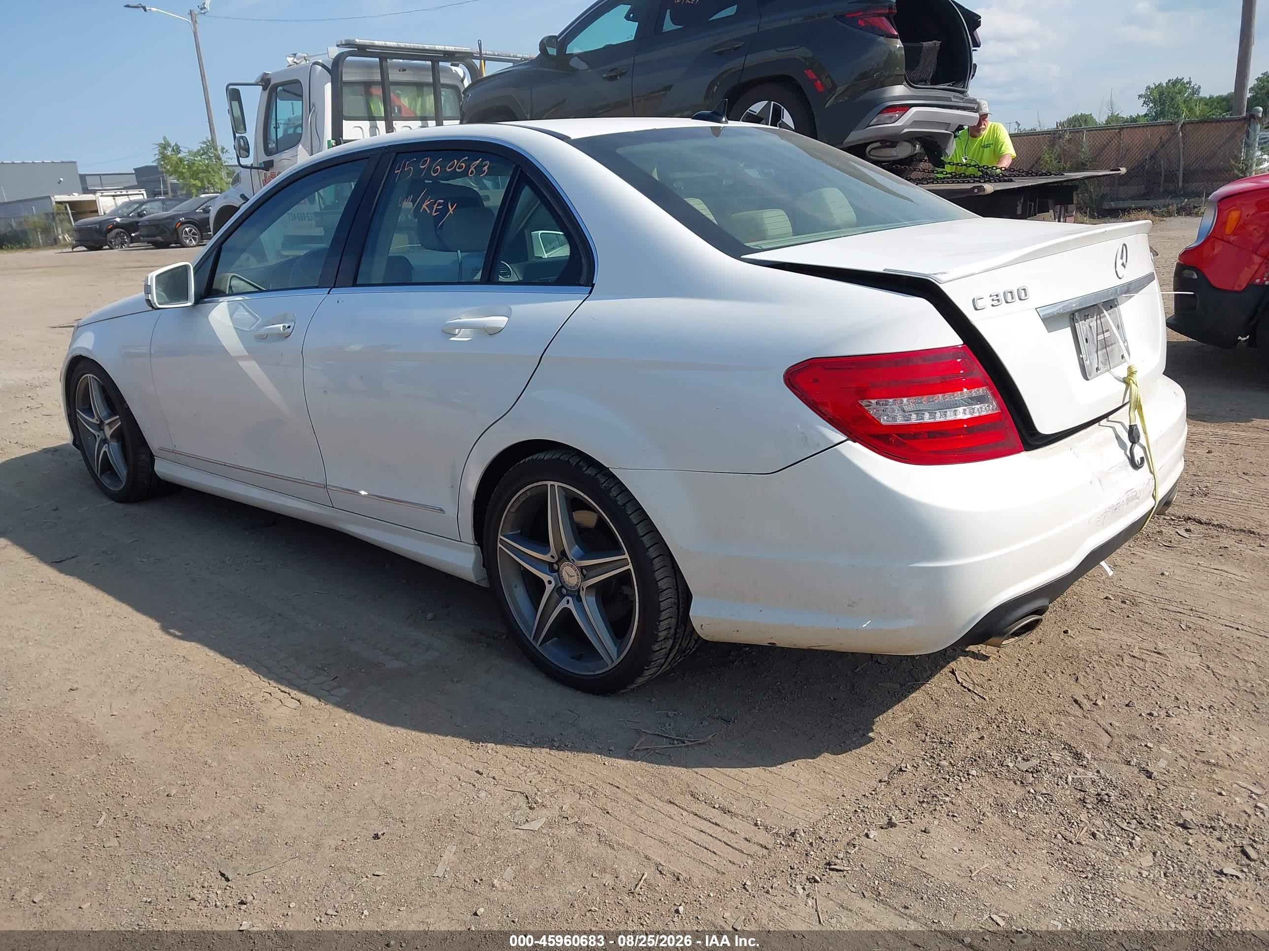 2013 Mercedes-benz C 300 Sport 4matic White vin: WDDGF8AB2DR267482