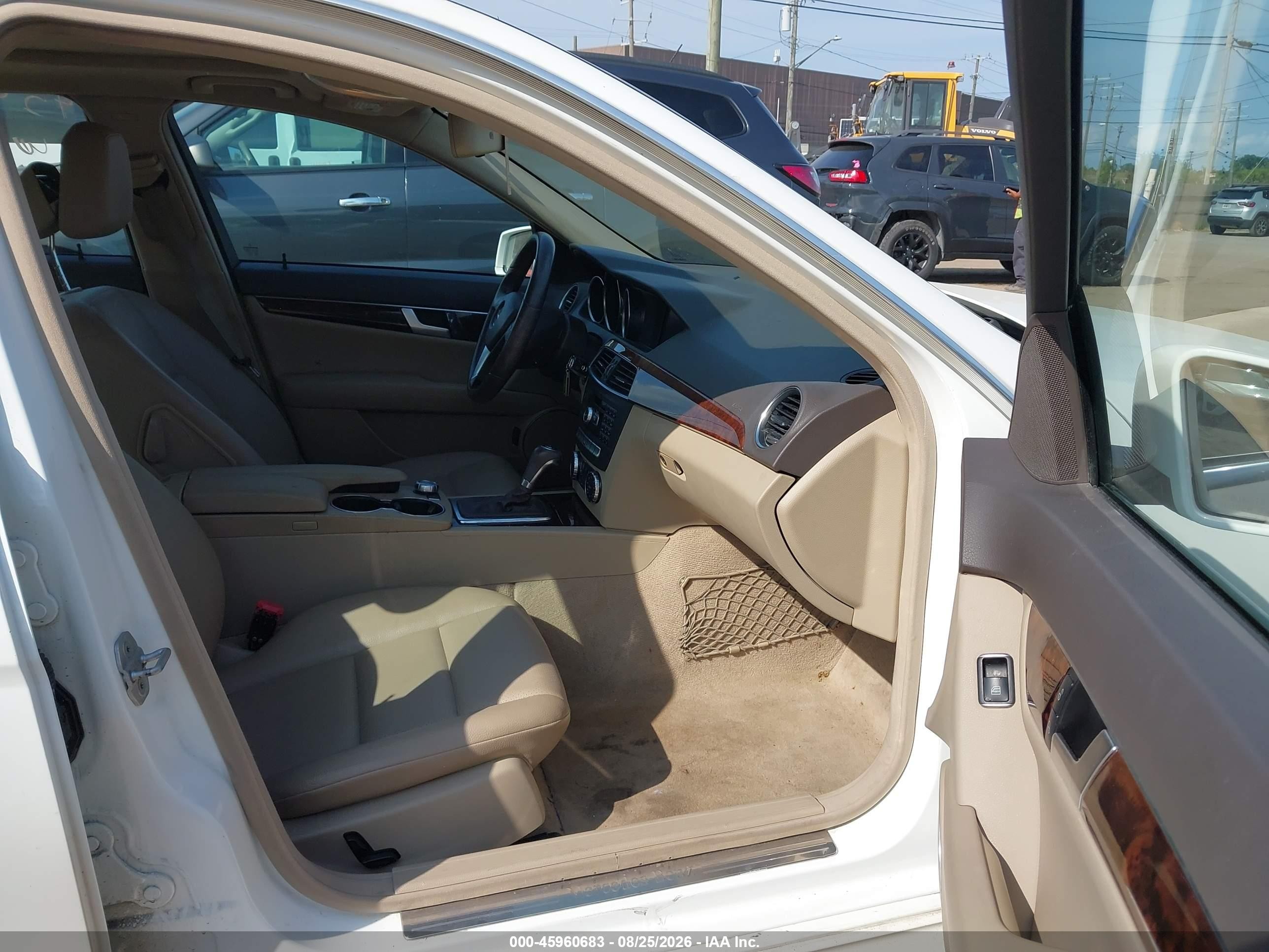 2013 Mercedes-benz C 300 Sport 4matic White vin: WDDGF8AB2DR267482