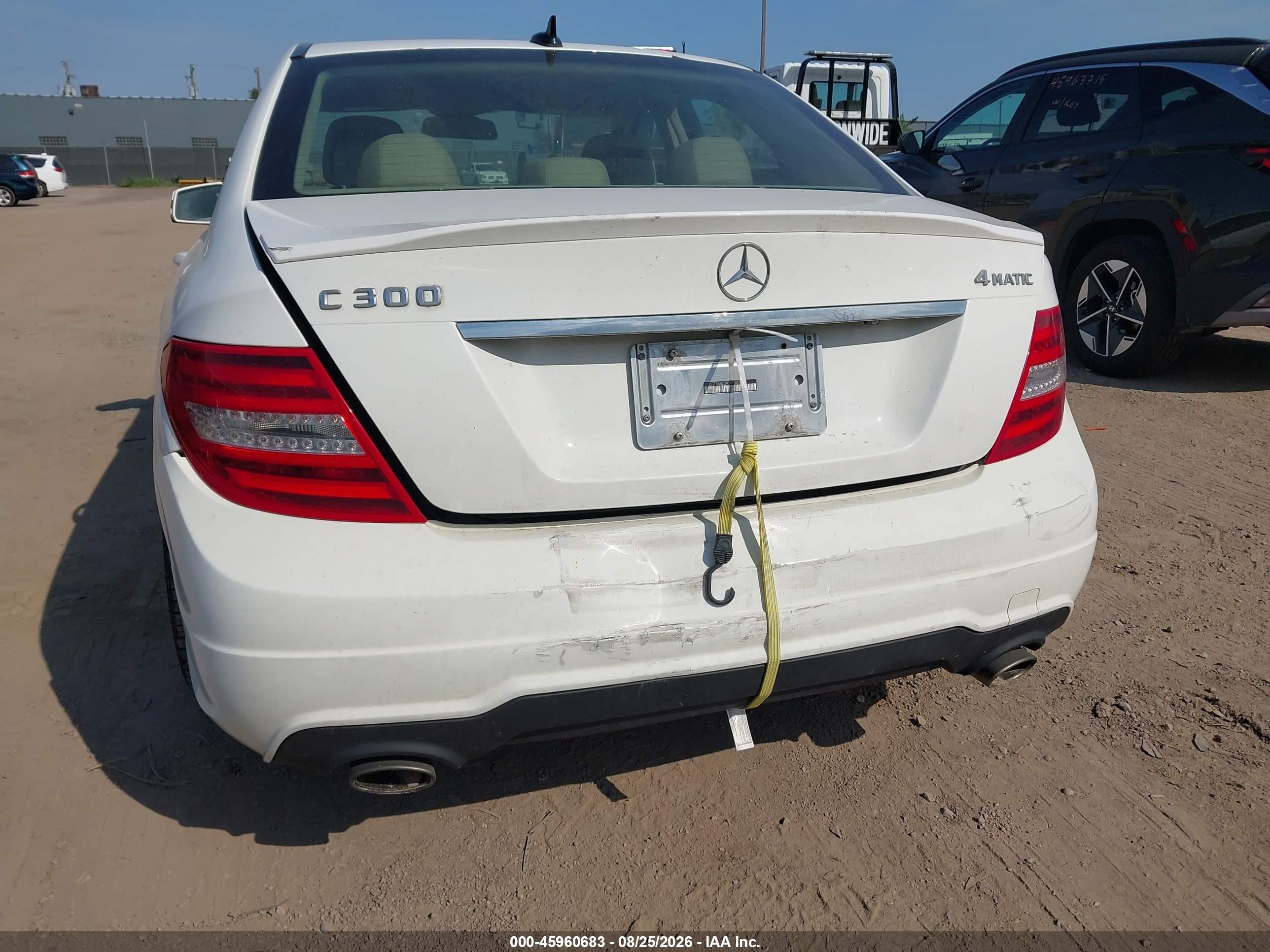 2013 Mercedes-benz C 300 Sport 4matic White vin: WDDGF8AB2DR267482